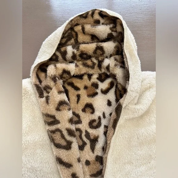 Altar’d State Reversible Faux Fur Hooded Jacket Small Leopard Print Cream Cozy - Picture 13 of 15